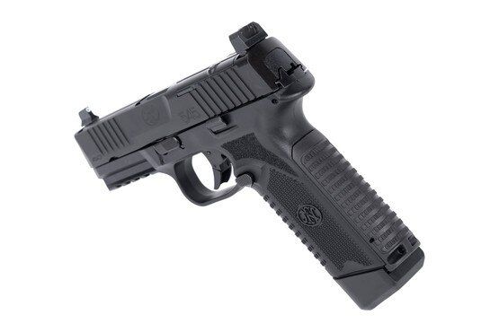 The FN545 MRD features two interchangeable backstraps.
